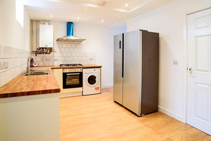 7 Bedroom House To Rent In Queens Road - Bed, Beeston, East Midlands, NG9
