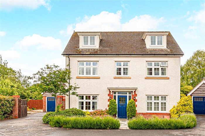 5 Bedroom Detached House For Sale In Brook Gardens, Devizes, Wiltshire, SN10