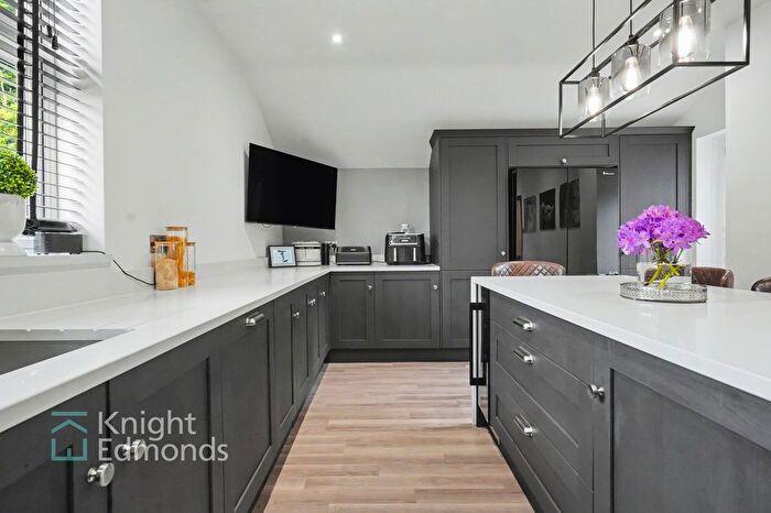 4 Bedroom Detached Bungalow For Sale In Vicarage Road, Yalding, ME18
