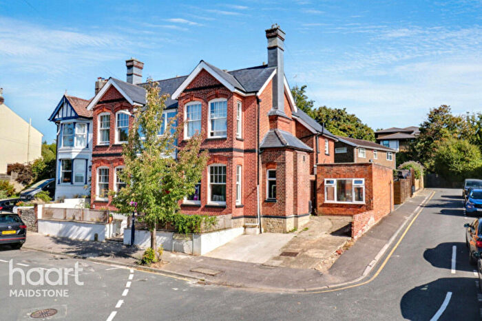8 Bedroom Detached House For Sale In St Lukes Road, Maidstone, ME14