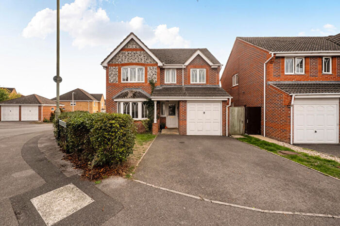 4 Bedroom Detached House For Sale In Yarrow Close, Thatcham, Berkshire, RG18
