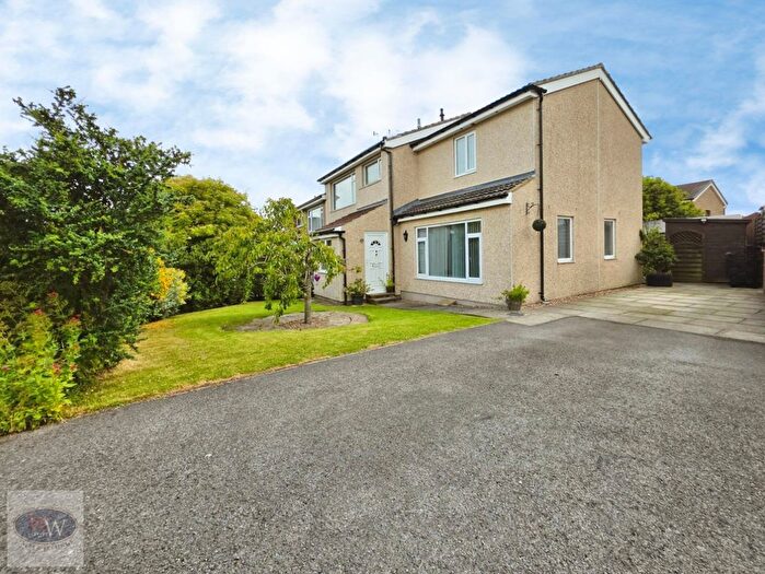 4 Bedroom Semi-Detached House For Sale In North View, Wilsden, BD15