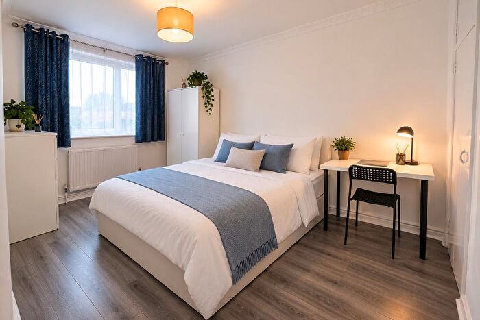 4 Bedroom Flat To Rent In Ronald Street, London, E1