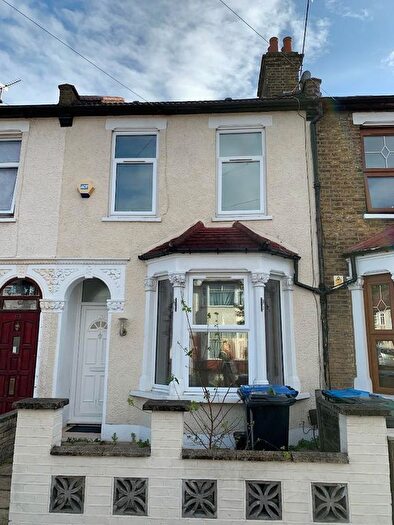 3 Bedroom Detached House To Rent In Croyland Road, London, N9
