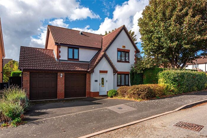 4 Bedroom Detached House For Sale In St Johns Drive, Stone, Aylesbury, Buckinghamshire, HP17