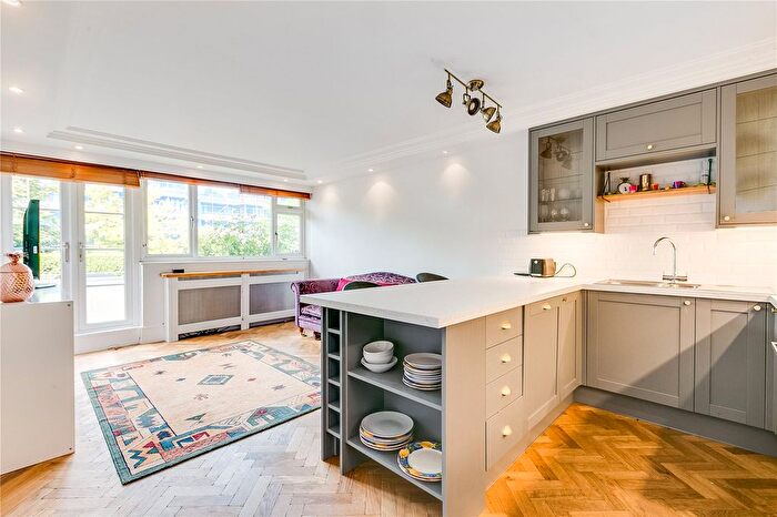3 Bedroom Flat For Sale In Chalford Court, - Putney Hill, SW15