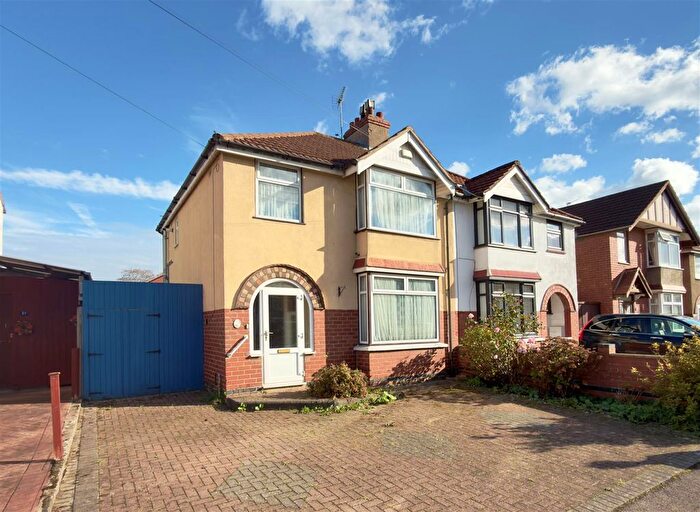 3 Bedroom Semi Detached House For Sale In Podsmead Road, Gloucester, GL1