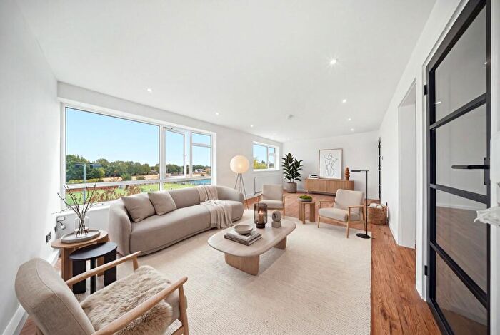 2 Bedroom Apartment For Sale In Albany Gardens Hampton Lane, Solihull, B91