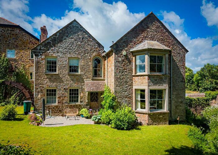 5 Bedroom Semi-Detached House For Sale In North Tawton, EX20