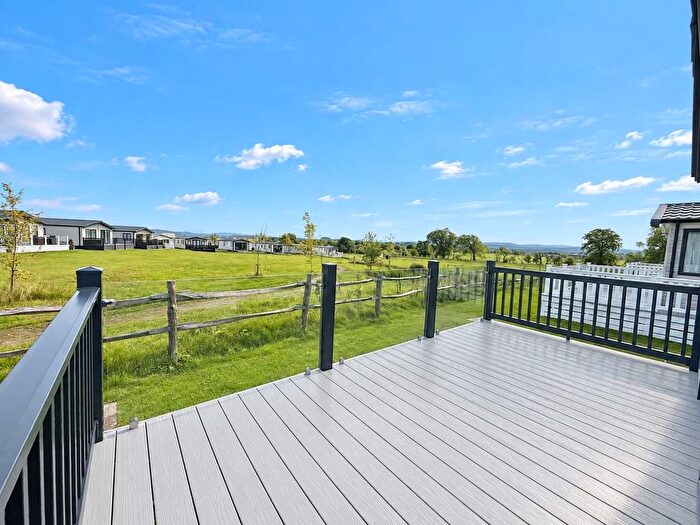 2 Bedroom Mobile/park Home For Sale In Bowland Fell Holiday Park, Tosside Skipton, BD23
