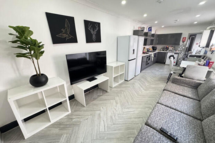6 Bedroom Terraced House To Rent In Harriet Street Cardiff, CF24