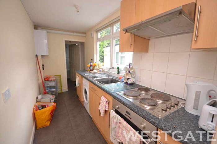 3 Bedroom Terraced House To Rent In Blenheim Gardens, Reading, RG1