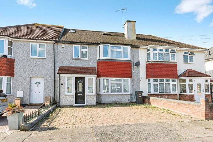 4 Bedroom Terraced House For Sale In Yeomen Way, Ilford, IG6