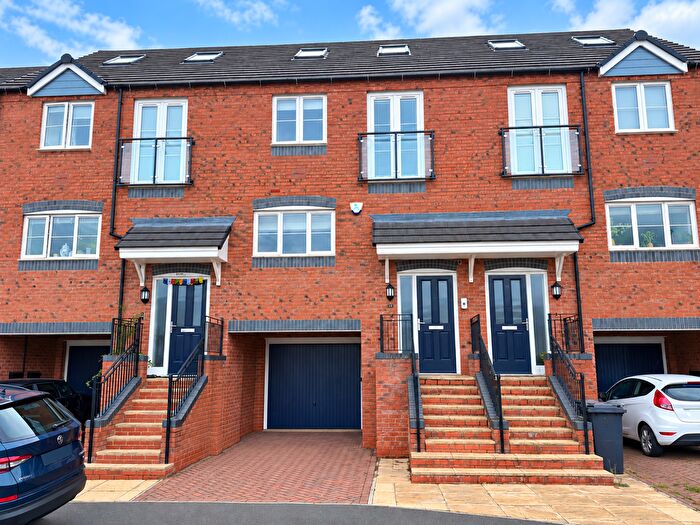 4 Bedroom Terraced House For Sale In The Waterway, Nuneaton, CV10