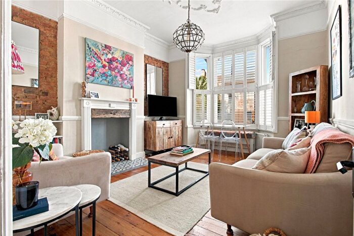 2 Bedroom Flat For Sale In Vant Road, London, SW17