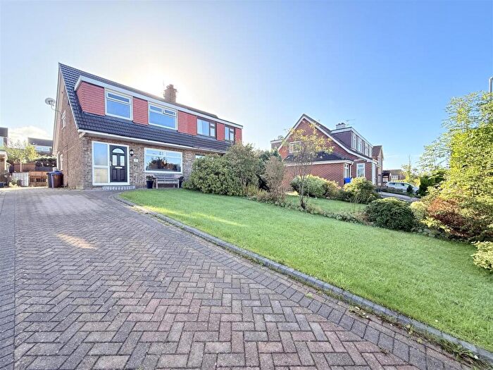 3 Bedroom Semi-Detached House For Sale In Macauley Close, Dukinfield, SK16