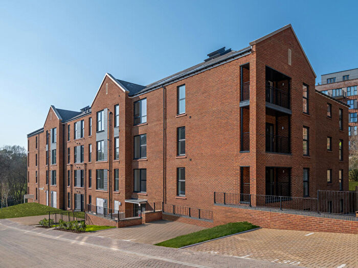 2 Bedroom Apartment For Sale In James Whatman Way, Maidstone, Kent, ME14