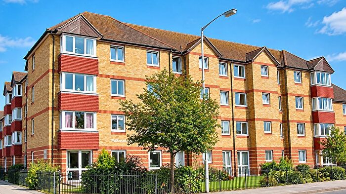 1 Bedroom Flat For Sale In Parkside Court, Kings Road, Herne Bay, CT6