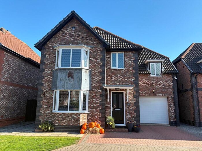 4 Bedroom Detached House For Sale In Old Pond Place, North Ferriby, HU14
