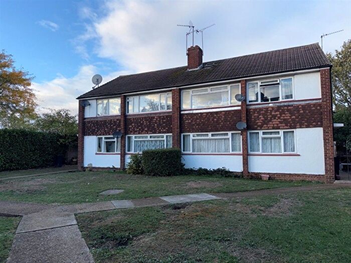 2 Bedroom Maisonette For Sale In Farnham Road, Slough, SL1