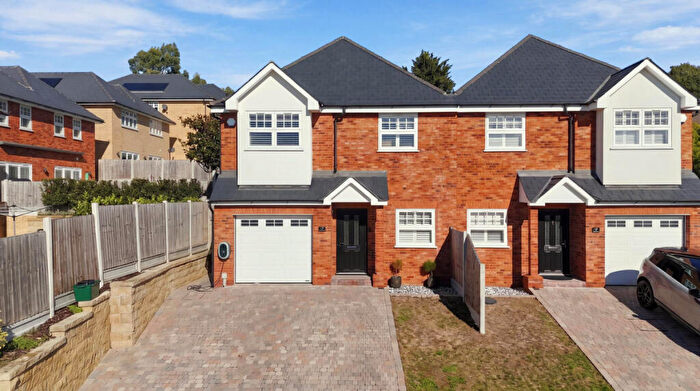 4 Bedroom Semi-Detached House For Sale In Southwell Road, Benfleet, SS7