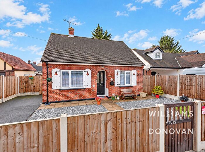 2 Bedroom Detached Bungalow For Sale In Melcombe Road, South Benfleet, SS7