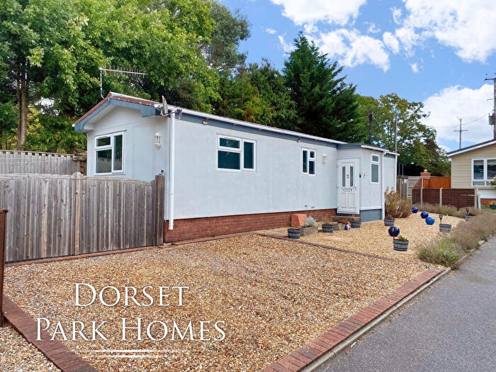 Park Home For Sale In North Drive, Dorset Hills, St Leonards, Ringwood, Hants, BH24