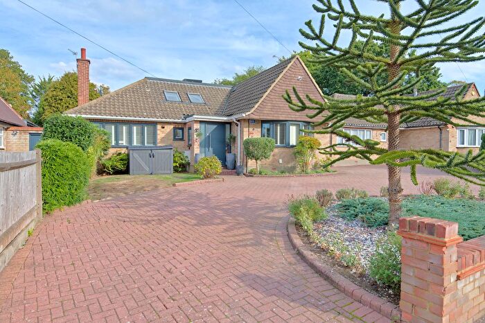 5 Bedroom Detached Bungalow For Sale In Kings Road, Barnet, EN5