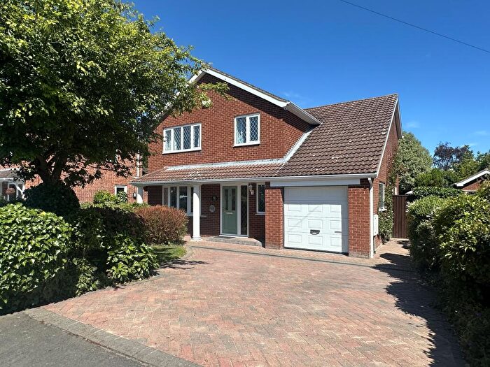 4 Bedroom Detached House For Sale In Picksley Crescent, Holton-le-Clay, Grimsby, DN36