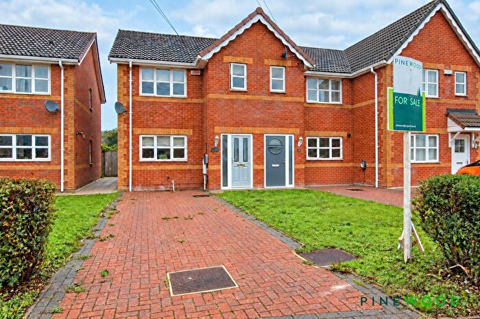 3 Bedroom Semi-Detached House For Sale In Calver Avenue, North Wingfield, S42