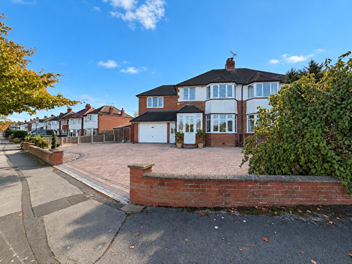 4 Bedroom Semi-Detached House For Sale In Berkeley Road, Shirley, B90