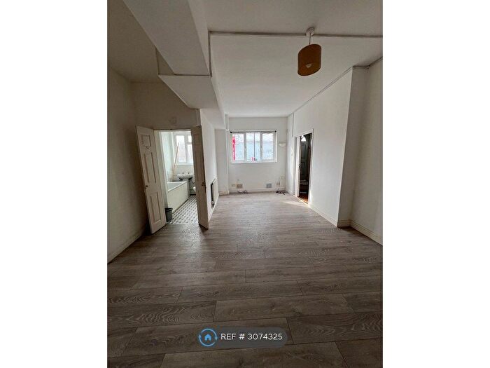 Studio To Rent In Ravensbourne Road, London, SE6