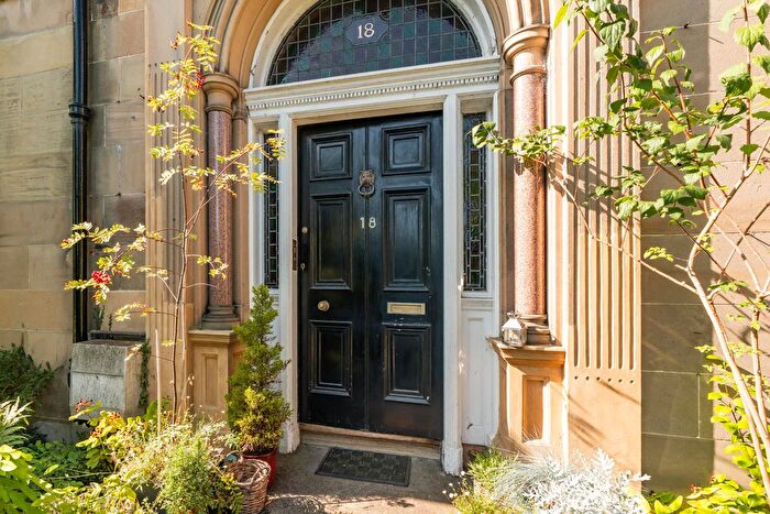 3 Bedroom Flat To Rent In Murrayfield Avenue, Edinburgh, EH12