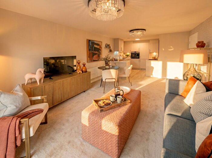 2 Bedroom Flat To Rent In Merchant Place, Newtown Road, Warsash, Southampton, SO31