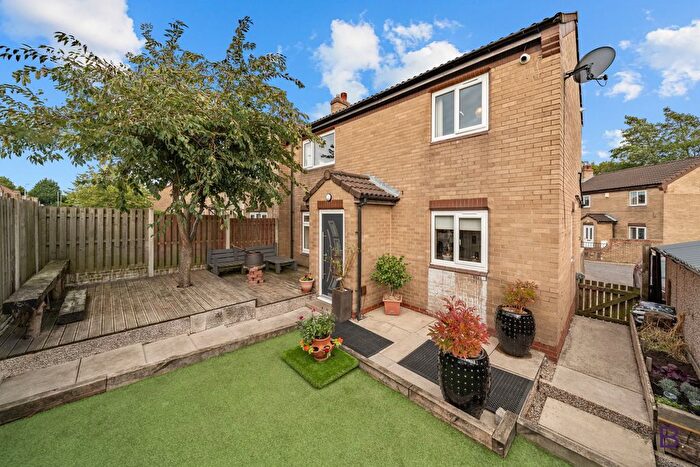 3 Bedroom Semi-Detached House For Sale In Ferrand Avenue, Bradford, BD4