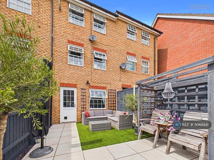 5 Bedroom Terraced House To Rent In Hargate Way, Peterborough, PE7