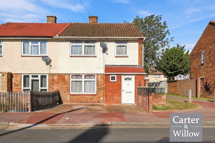 3 Bedroom Semi-Detached House For Sale In Woodshire Road, Dagenham, RM10