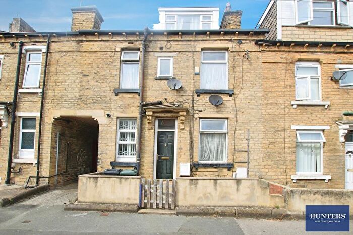 4 Bedroom Terraced House To Rent In Dirkhill Road, Bradford, West Yorkshire, BD7