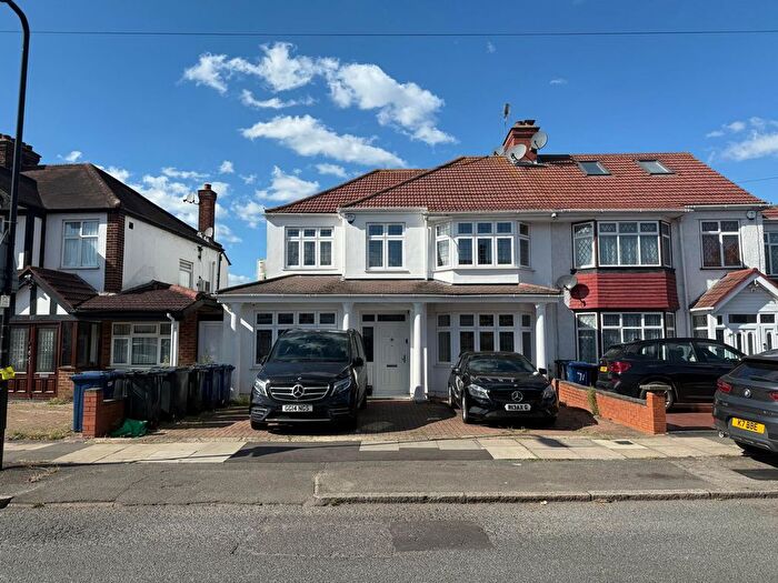 5 Bedroom Semi-Detached House For Sale In Southall, UB2