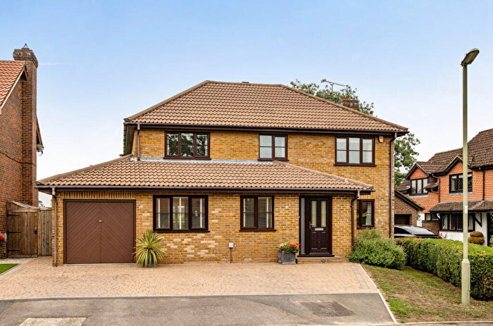 4 Bedroom Detached House For Sale In Greenacres Drive, Otterbourne, Winchester, Hampshire, SO21
