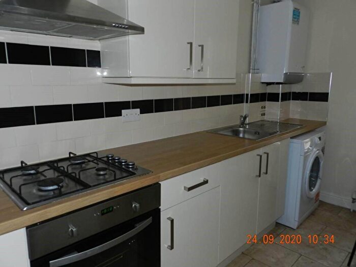 3 Bedroom Flat To Rent In Richmond Crescent, Roath, CF24