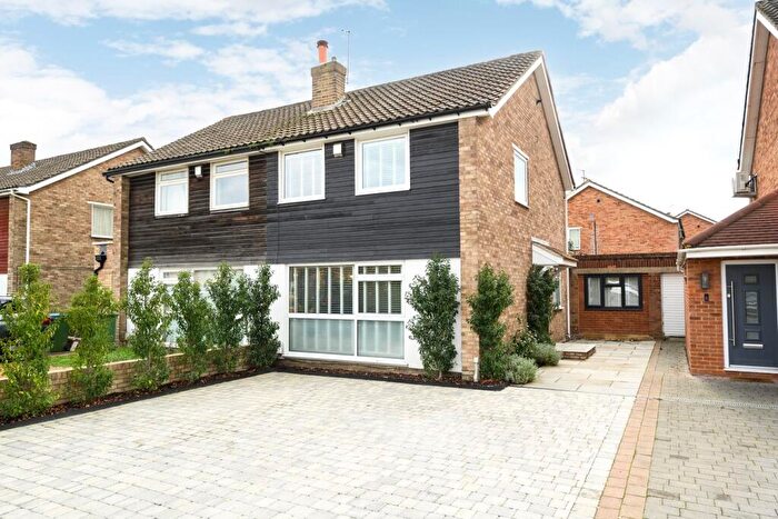 3 Bedroom Semi-Detached House For Sale In Walton Park, Walton-On-Thames, KT12