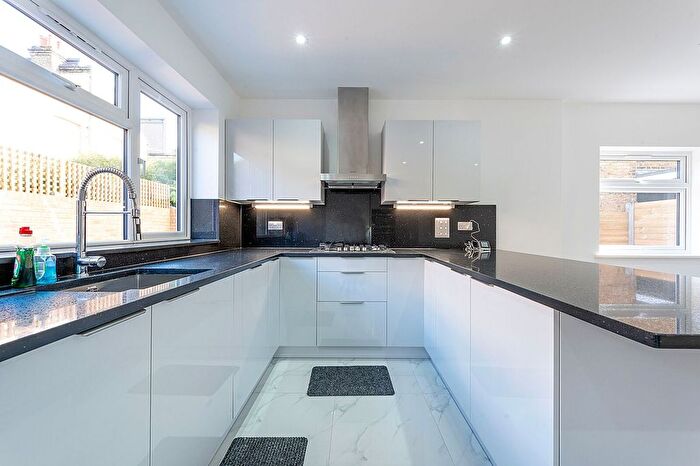 2 Bedroom Flat To Rent In Overdale Road, South Ealing, London, W5