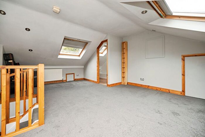 3 Bedroom Semi-Detached House For Sale In Dagger Lane, West Bromwich, B71
