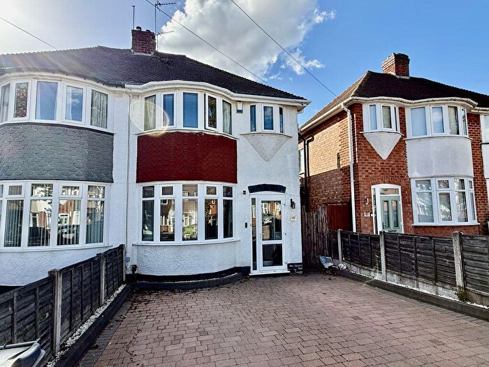 3 Bedroom Semi-Detached House For Sale In Hollydale Road, Birmingham, B24