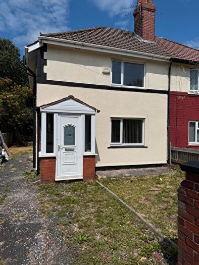 3 Bedroom Semi-Detached House To Rent In Inverness Road Dukinfield, SK16