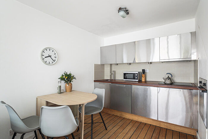 2 Bedroom Terraced House For Sale In Weymouth Terrace, Hackney, E2