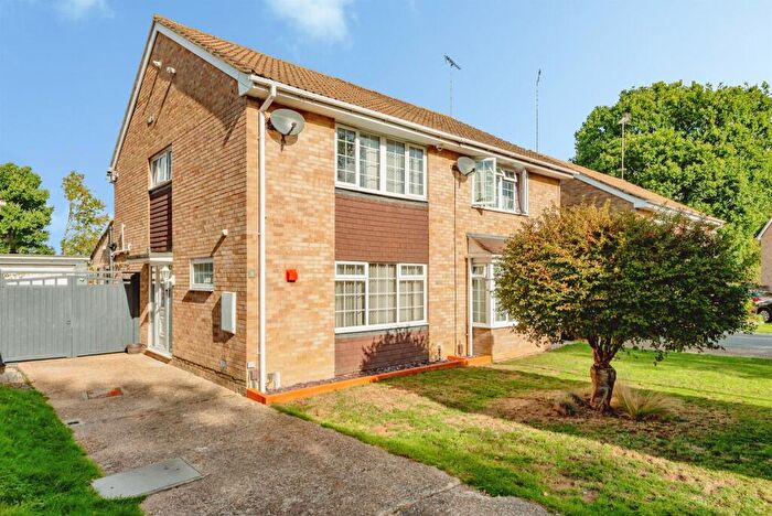 3 Bedroom Semi-Detached House For Sale In Canvey Close, Crawley, RH11