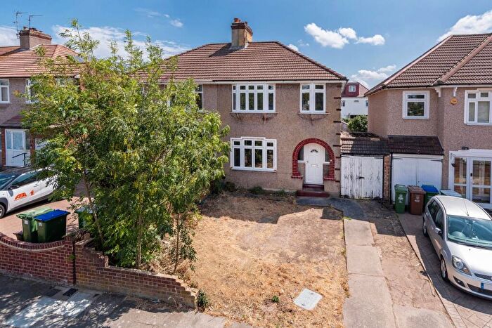 3 Bedroom Semi-Detached House For Sale In Stapleton Road, Bexleyheath, DA7