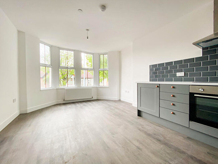 2 Bedroom Flat To Rent In Colchester Avenue Flat, Penylan, CF23